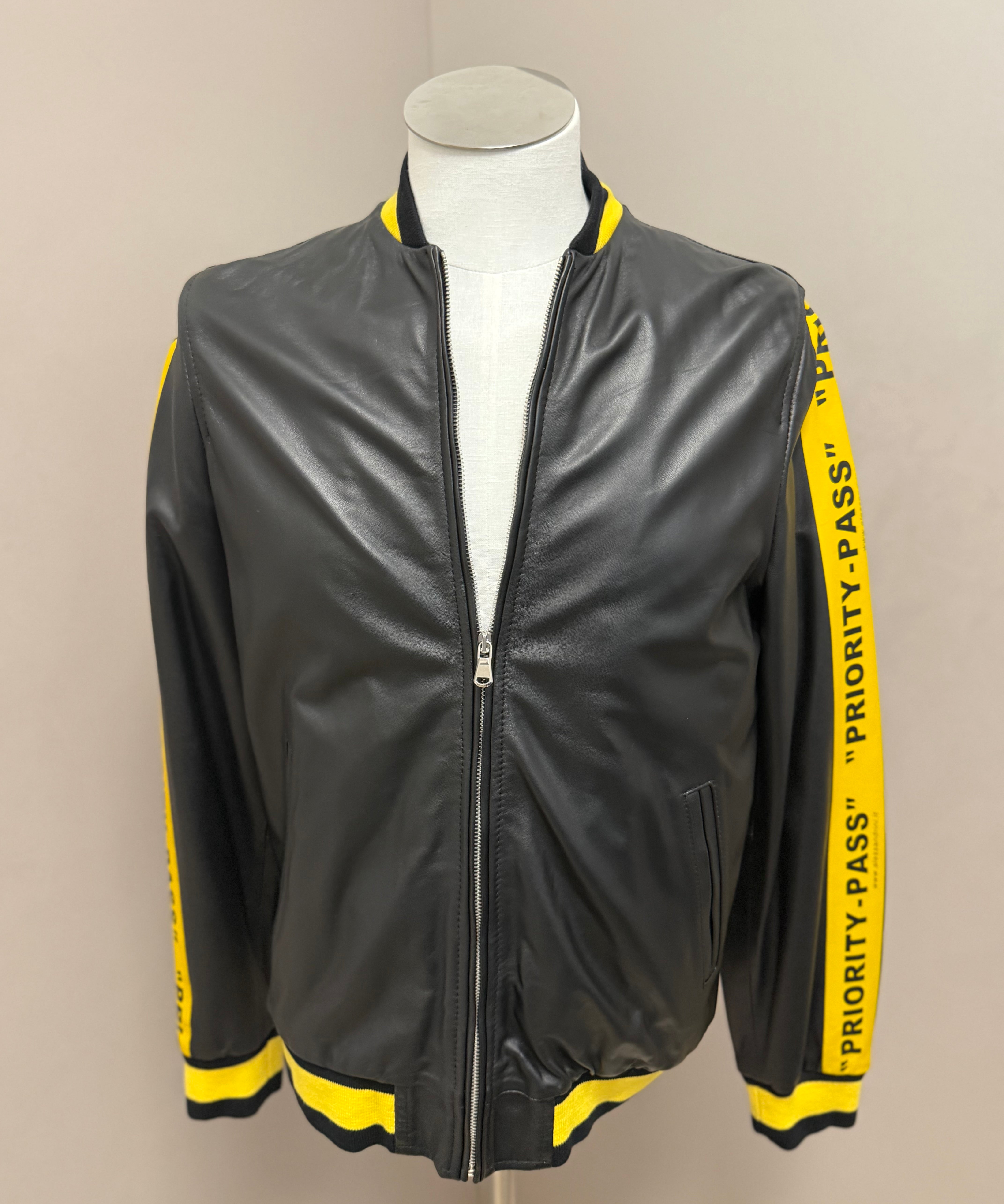 Daniele Alessandrini – Giubbotto Bomber in 100% Pelle Ovina con Bande "Priority-Pass" – Nero / Giallo