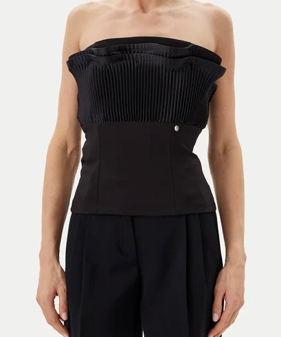 Black slim Renaissance top
