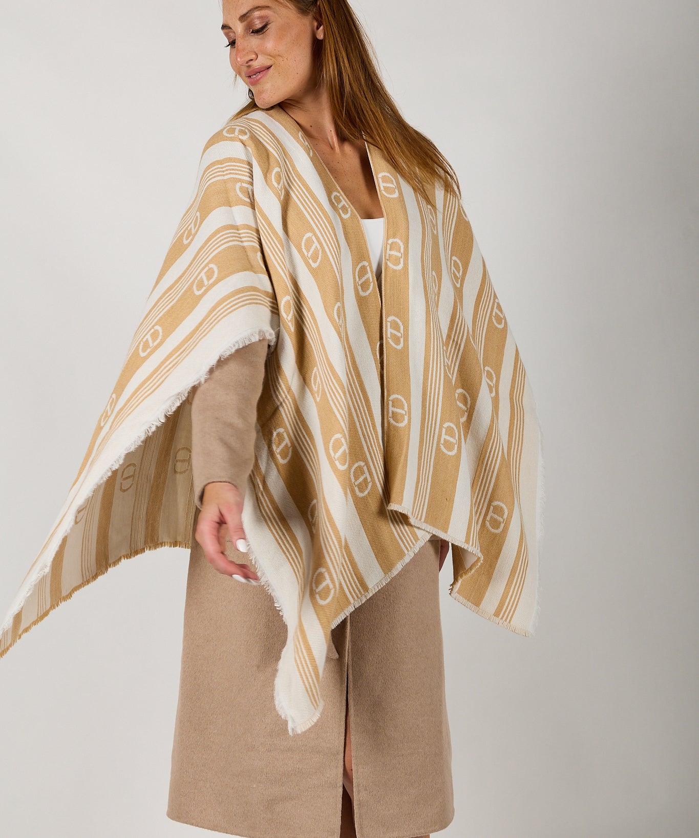 Twinset Cape